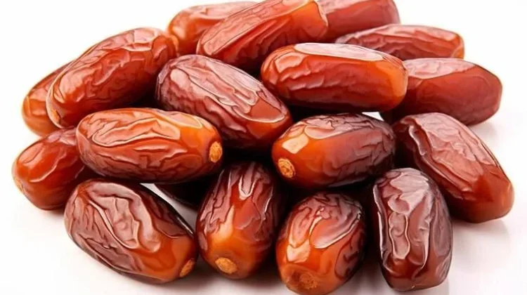 Makan Kurma saat Puasa: antara Teladan Nabi dan Manfaat Kesehatan