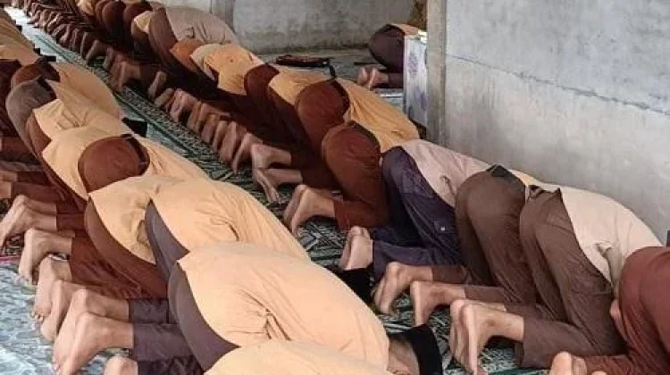 Siswa MTsN 3 Bengkalis melaksanakan Program Shalat Dhuha