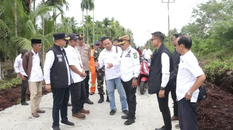 PT ITA Bangun Jalan Desa Batang Malas lewat CSR