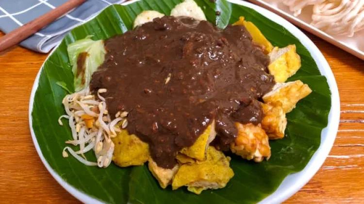 Rujak Cingur Surabaya, Kuliner Legendaris Kaya Cita Rasa