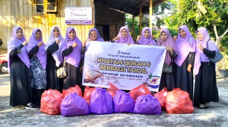 PD Salimah Bengkalis Berbagi Takjil di Cik Mas Ayu, Kelurahan Rimba Sekampung