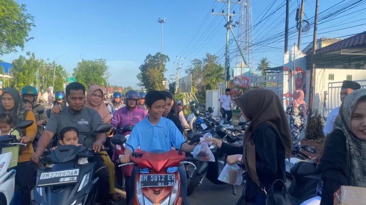 Lapas Bengkalis Bagikan Takjil Jumat Berkah