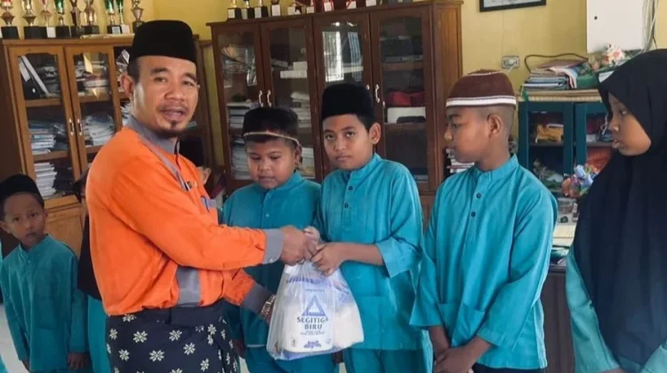 SD N 44 Bengkalis Berbagi Sembako untuk Anak Yatim dan Anak Kurang Mampu