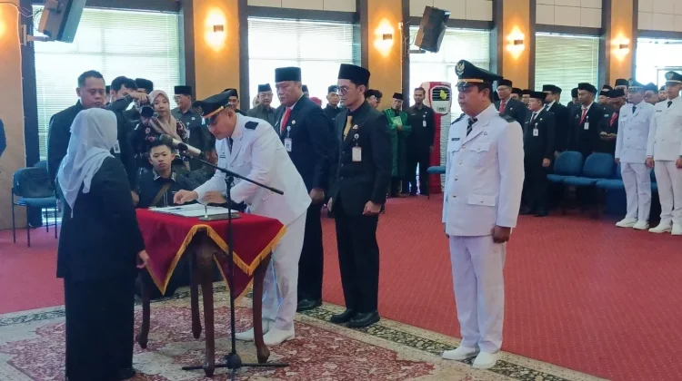 Bupati Kasmarni Lantik Tiga Pejabat Tinggi Pratama Bengkalis