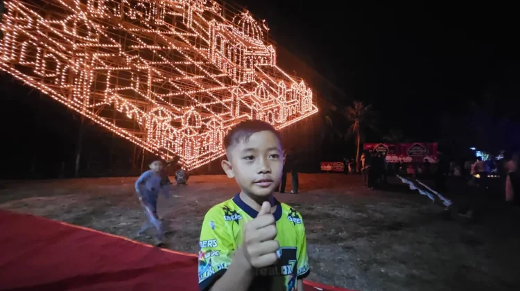 Keceriaan Anak-anak Warnai Tradisi Colok Bengkalis di Malam Ramadan