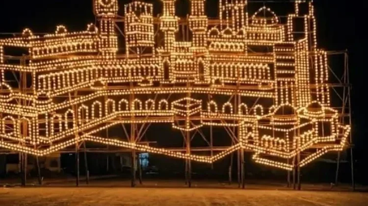 Lampu Colok Berbentuk Masjidil Haram di Pangkalan Batang Curi Perhatian Warga