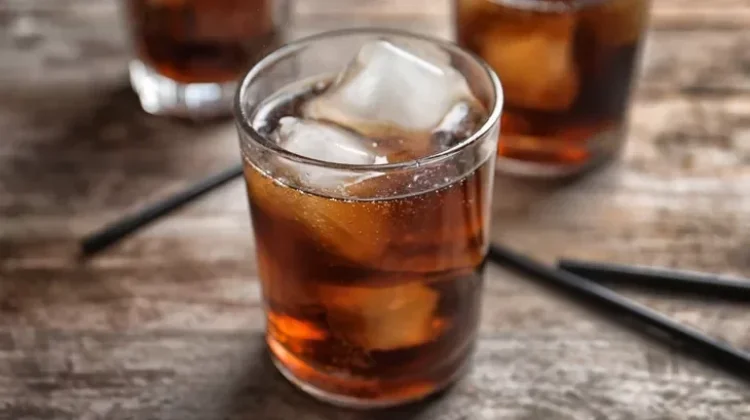 Efek Minum Minuman Bersoda Setiap Hari: Manis di Awal, Risiko di Akhir