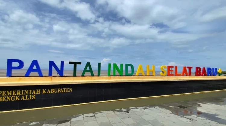 H+3 Lebaran, Pantai Indah Selat Baru Bengkalis Belum Ramai, Warga Masih Baraan