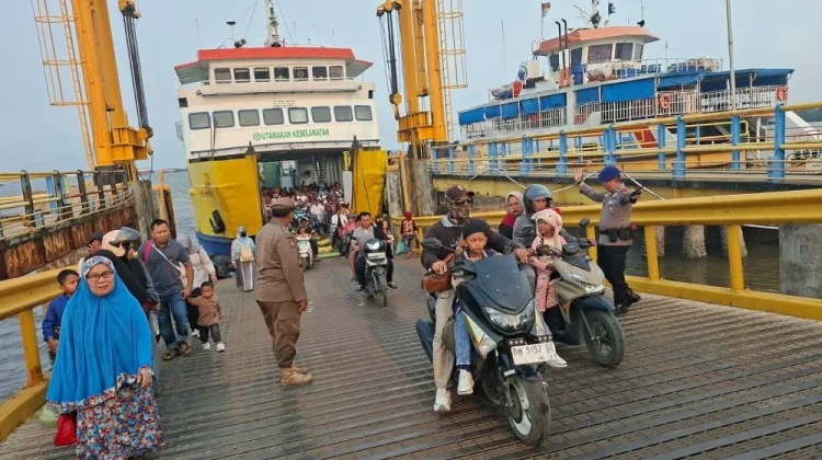 Arus Roro Dumai Rupat Ramai saat Libur Lebaran