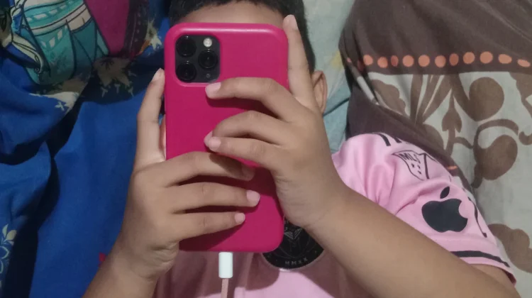 Gadget: Ancaman Tersembunyi bagi Kesehatan Anak Masa Depan