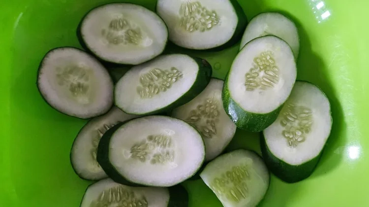 Lalapan Timun Segarkan Hidangan, Ini Manfaatnya bagi Kesehatan