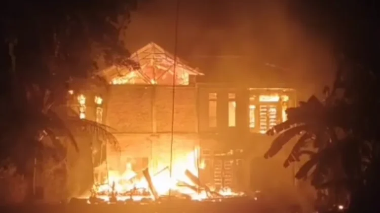 Rumah Bandar Narkoba di Jangkang Ludes Terbakar