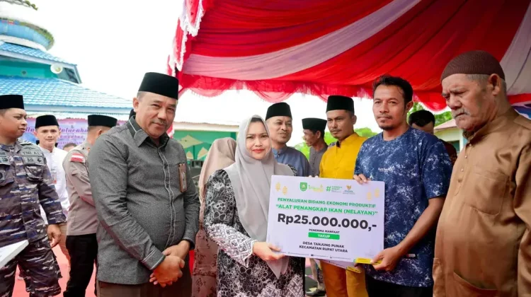 Lima Kelompok Nelayan Rupat Utara Terima Bantuan BAZNAS Bengkalis