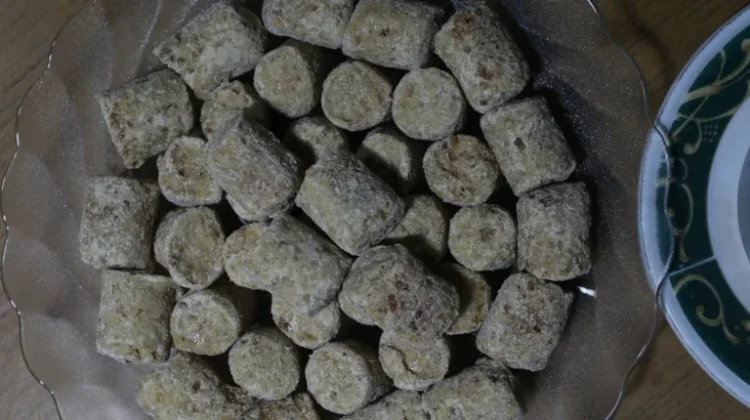 Bagea Kenari, Kue Sagu Khas Ternate Teman Minum Teh