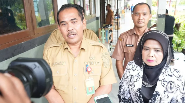 Sekda Siak Tinjau Pelaksanaan TKA SMPN Mempura