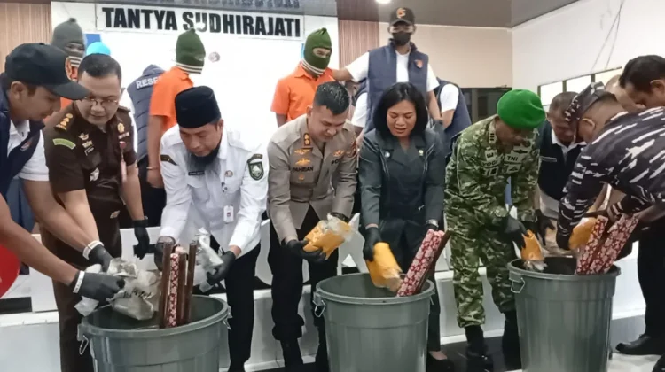 Kapolres Bengkalis Musnahkan Narkoba Jaringan Internasional