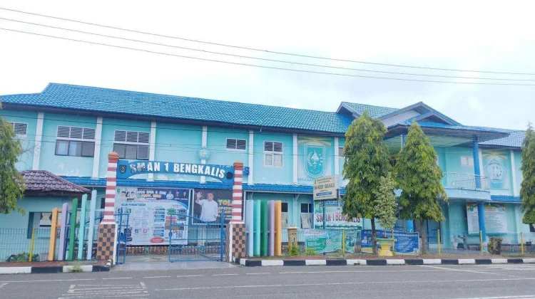 Ujian Siswa Kelas Dua Belas SMA Dimulai Serentak