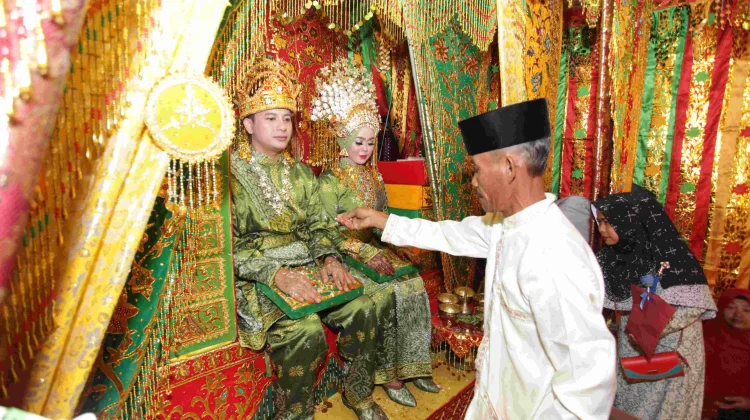 Tepuk Tepung Tawar  Tradisi Sakral Melayu Riau