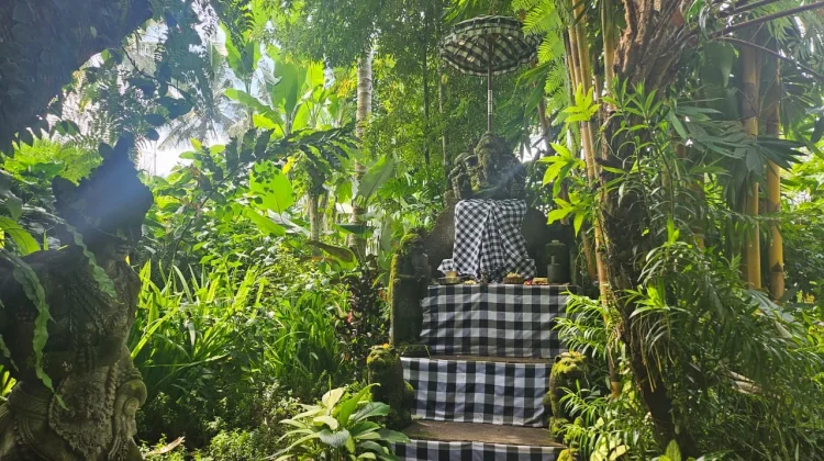 Melalui Kain Poleng, Pemandu Wisata Bali Kenalkan Filosofi Keseimbangan Hidup