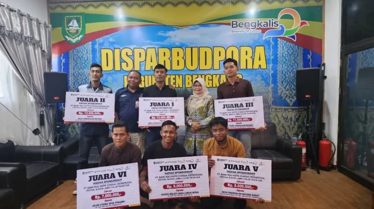 Pemkab Bengkalis dan BRKS Serahkan Hadiah Pemenang Festival Lampu Colok 2026