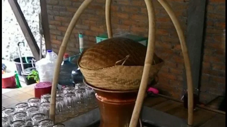 Mengenal Dandang,  Periuk Tradisional Penanak Nasi