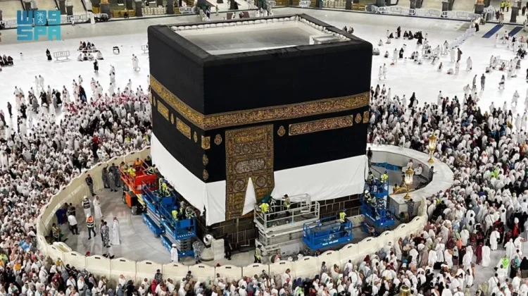 Pengangkatan Kiswah Ka’bah Tandai Kesiapan Puncak Musim Haji 2026
