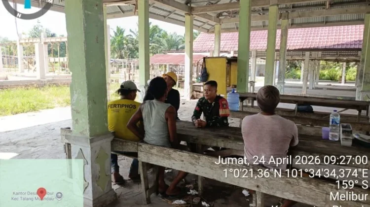 Babinsa Mandau Komunikasi Sosial di Kampung Pancasila