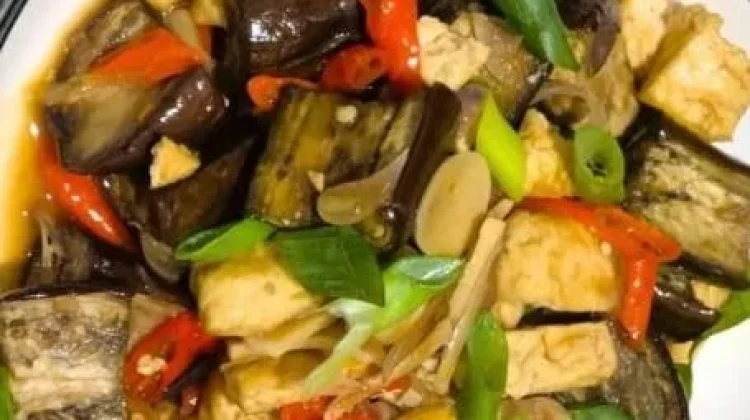 Menu Sehat Anti Ribet: Oseng Terong Tahu Pedas tanpa Setetes Minyak