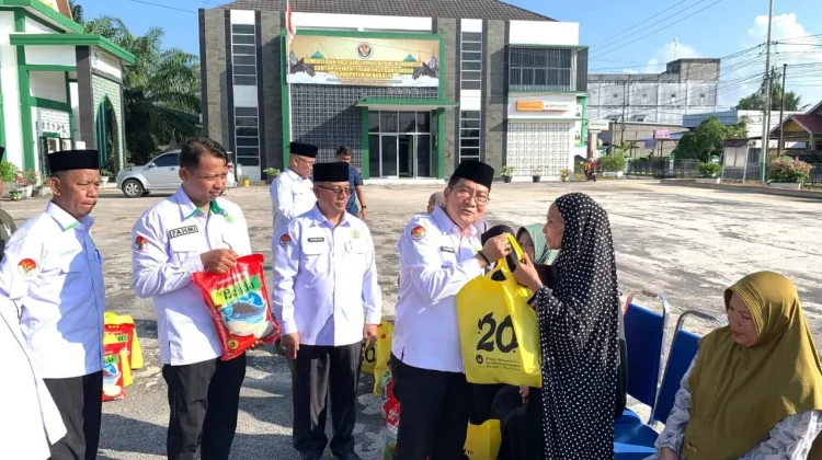 Kemenag Bengkalis Salurkan Zakat Produktif dan Konsumtif untuk Masyarakat