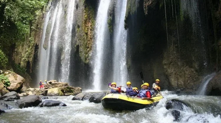 10 Wisata Adrenalin di Indonesia yang Wajib Dicoba