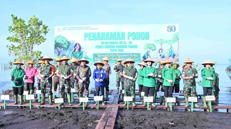 Sekda Bengkalis Hadiri Aksi Penanaman Mangrove Bersama TNI