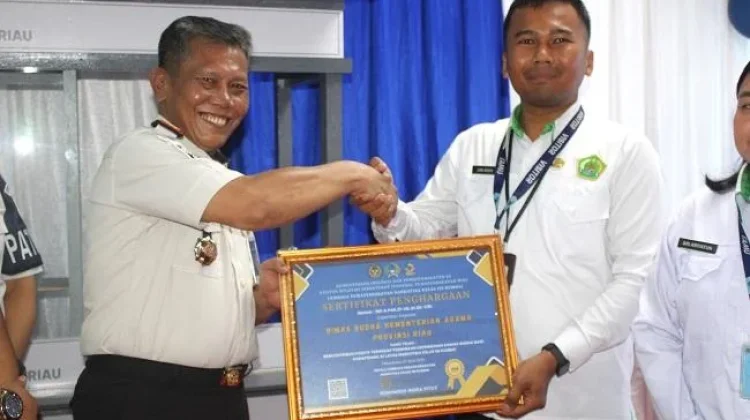 Dedikasi Pembinaan Warga Binaan, Bimas Buddha Kemenag Riau Diganjar Penghargaan