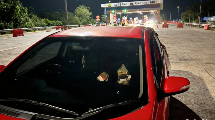 Mobil Pengguna Tol Permai Dilempari Batu, Kaca Mengalami Retak