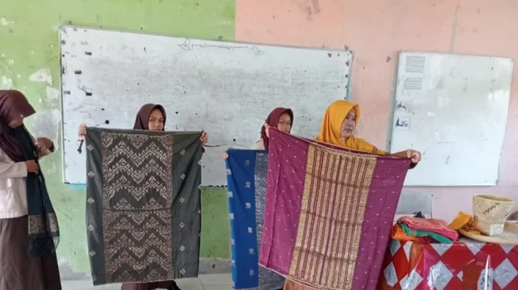 Pembelajaran Budaya Melayu, Siswa SMPN 1 Bandar Laksamana Kenali Songket Siak