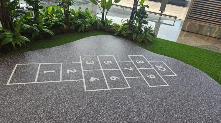Permainan Tradisional Engklek Hadir di Bandara KLIA, Tarik Perhatian Wisatawan