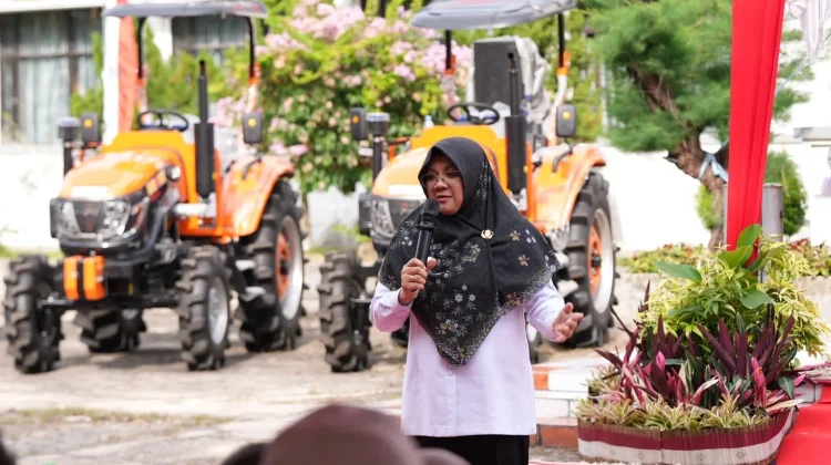 Pemkab Siak Salurkan Bantuan Alsintan Dukung Swasembada Pangan
