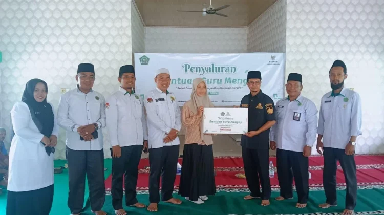 BAZNAS Rohul Salurkan Bantuan untuk 320 Guru TPQ di Rokan Hulu