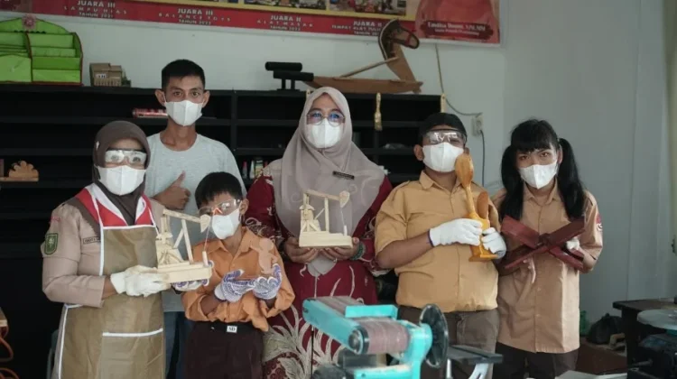 Emdita Dasmi Menginspirasi Pendidikan Inklusif tanpa Batas Usia