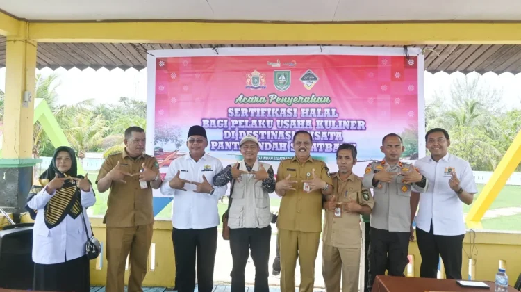 Disparbudpora Bengkalis Serahkan Sertifikat Halal Pelaku Kuliner