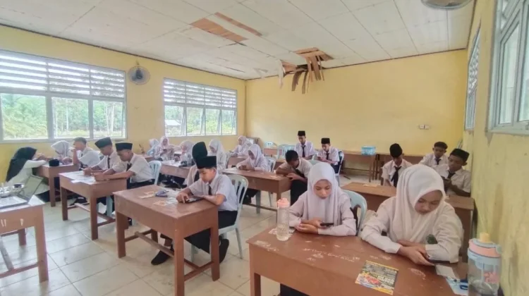 Hari Pertama Ujian Madrasah di MTsN 2 Bengkalis Berlangsung Tertib dan Khidmat