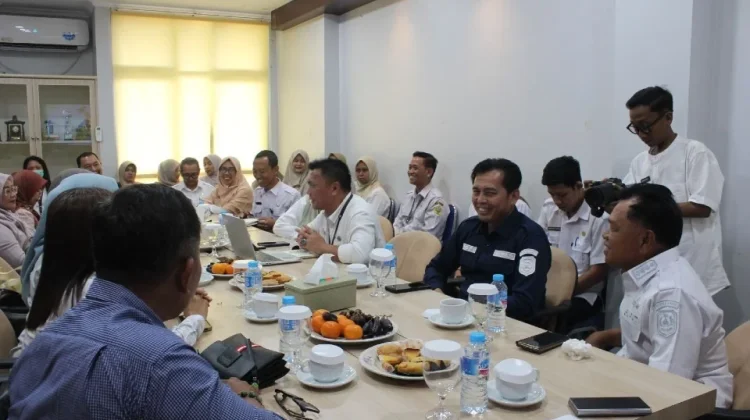 Bupati Asmar Kaji Banding Pelayanan Kesehatan RSUD Karimun