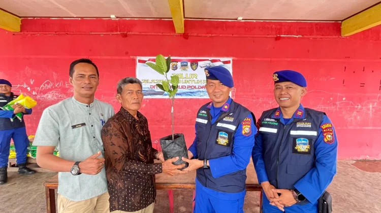 Program JALUR Polda Riau Serbu Pesisir, Warga Guntung Terharu