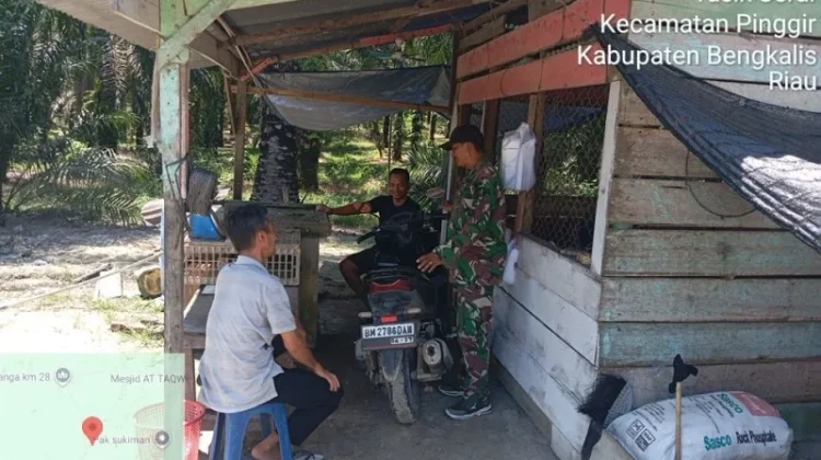 Perkuat Wawasan Kebangsaan, Babinsa Sambangi Warga Kampung Pancasila