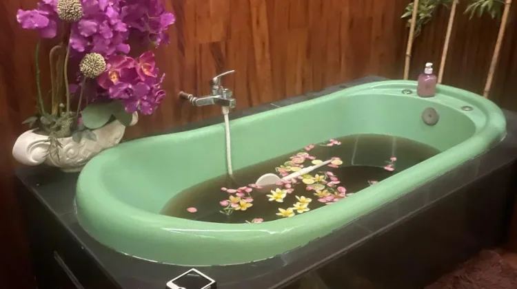 Mandi Rempah setelah Sauna, Cara Wanita Luangkan Waktu untuk Diri Sendiri
