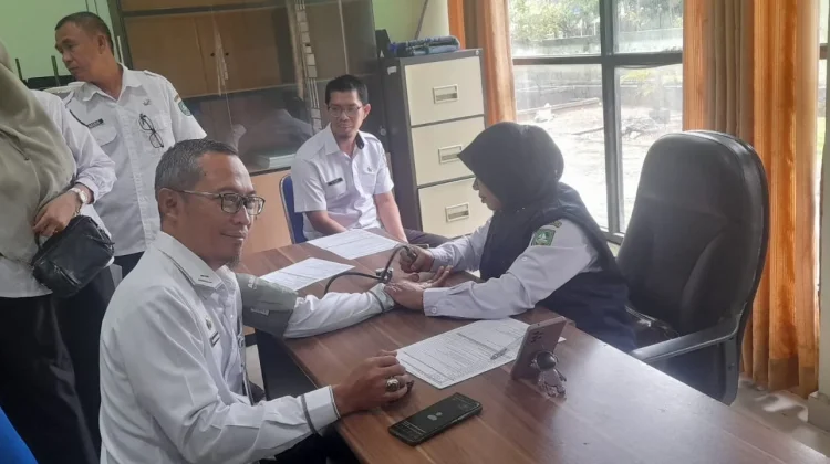 Diskop UKM Bengkalis Gelar Pemeriksaan Kesehatan Gratis Pegawai