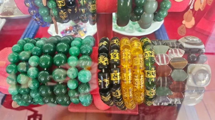 Gelang Batu Giok Kian Diminati, Dipercaya Bawa Ketenangan dan Energi Positif