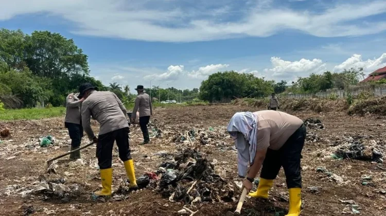 Polsek KSKP Dumai Sulap Lahan Bekas Sampah Jadi Kebun Jagung