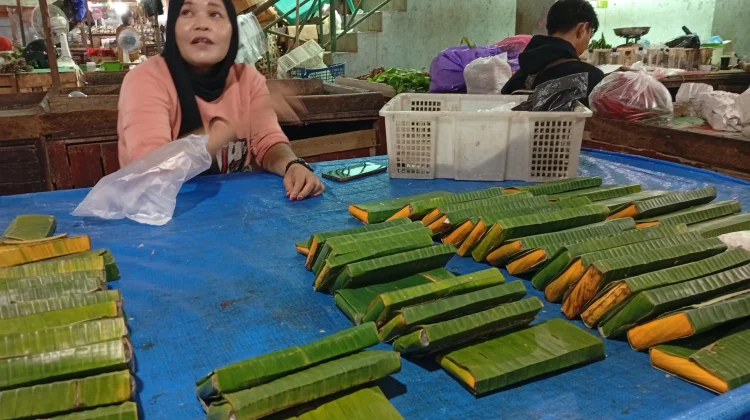 Harga Kedelai Terus Melonjak, Pengusaha Tempe Bengkalis Tetap Bertahan