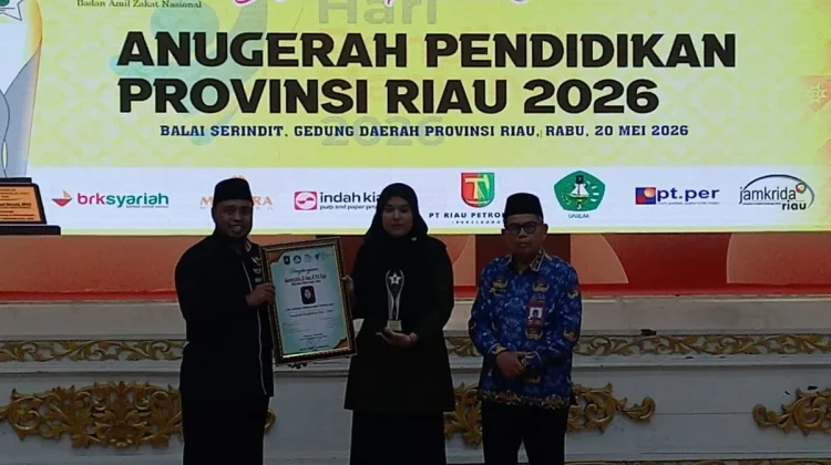 Guru Daerah Terpencil Rupat Utara Raih Anugerah Pendidikan Riau 2026
