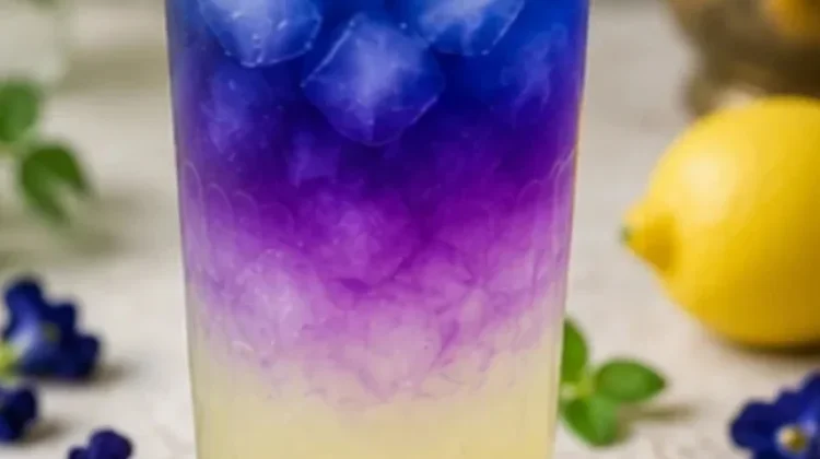 Es Bunga Telang Lemon, Minuman Segar dengan Warna Cantik dan Menyegarkan